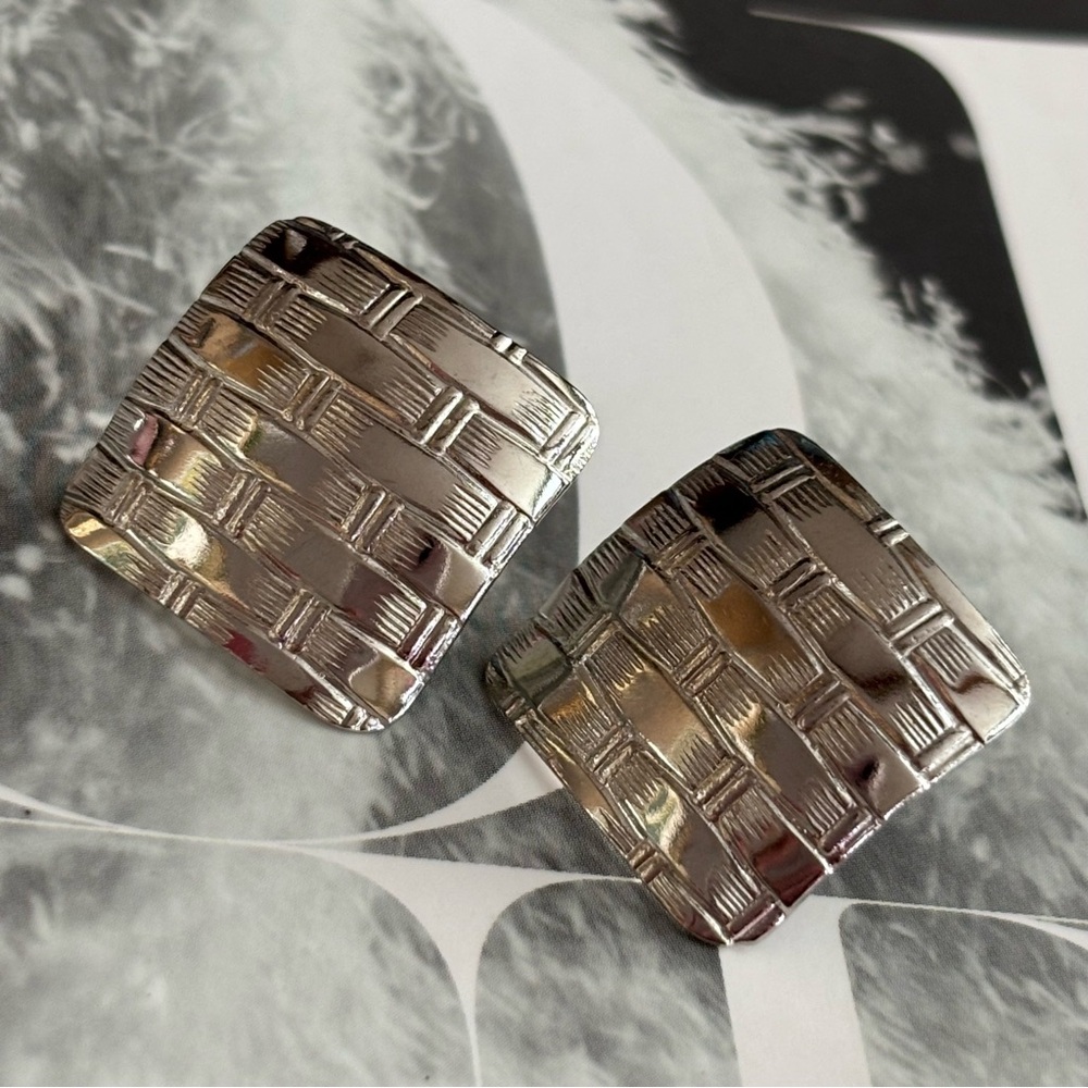 80's Silver Tone Crosshatch Textured Square Earrings - Studs - 80's Jewelry
